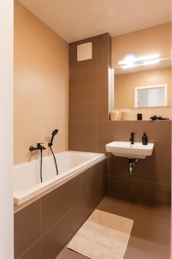 Quiet & Cozy Apartment Old Town - Free Underground Parking Kösice Dış mekan fotoğraf